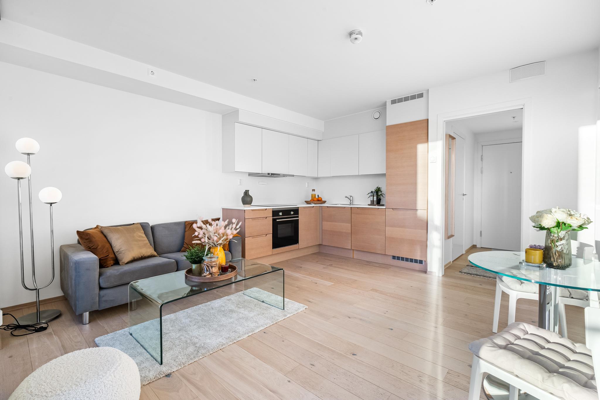 Lys og romslig leilighet med utmerkede muligheter for innredning